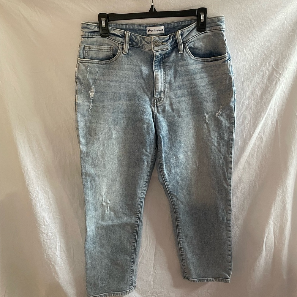Blue Cropped Ankle Jeans with Relaxed Fit